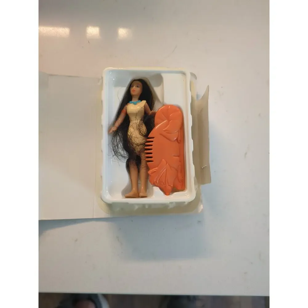 1995 McDonalds Disney Masterpiece Pocahontas VHS Box & Figure Happy Meal Toy